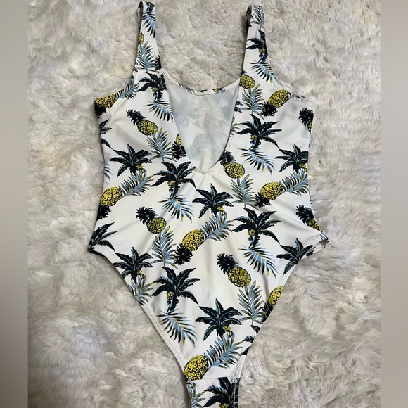 BUNDLE: 2 sets of swimsuits - Picture 4 of 4